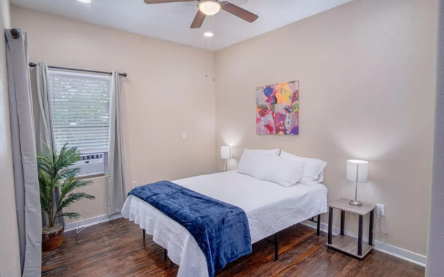 Fabulous Newly Renovated 1br/1ba Near Downtown