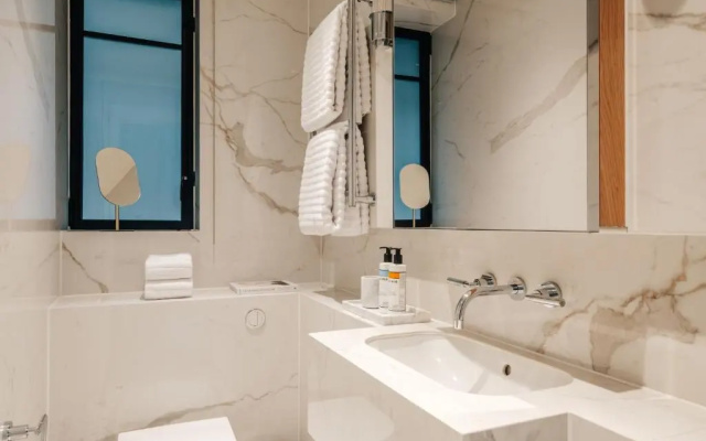 Claridge House by SLO