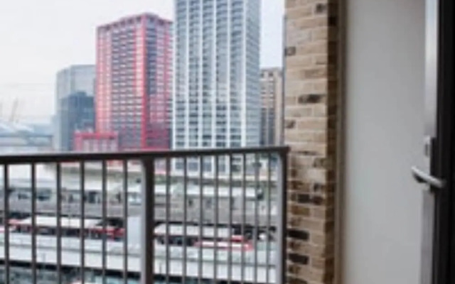 Spacious Flat In London Zone 2 With River Views