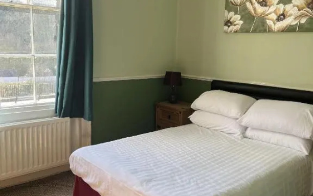 Tontine Hotel & Bar
