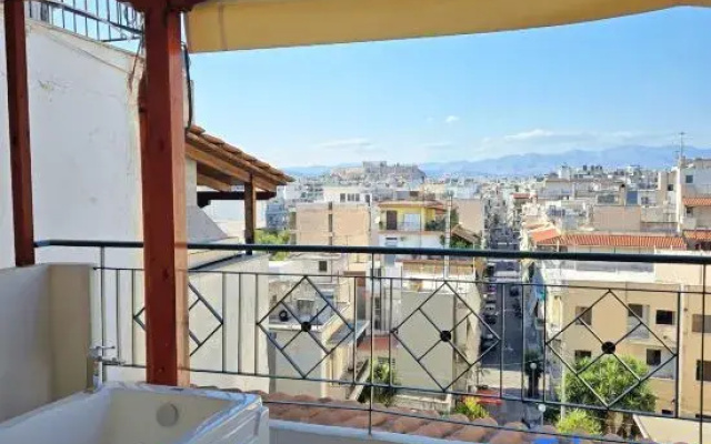 Acropolis View Sky Suite with Jacuzzi Near Metro