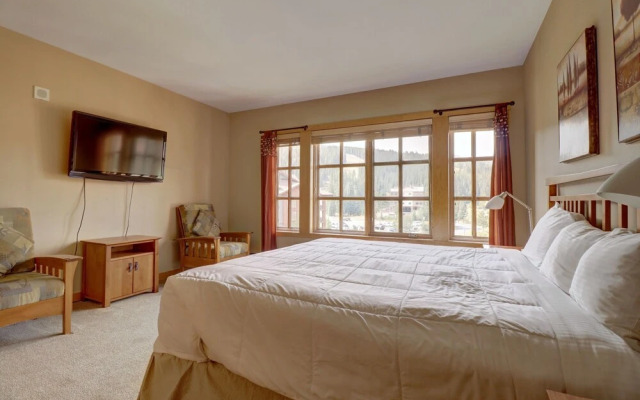Largest Condo In Passage Point, Vaulted Ceilings, Huge Balcony - PP514 by Redawning