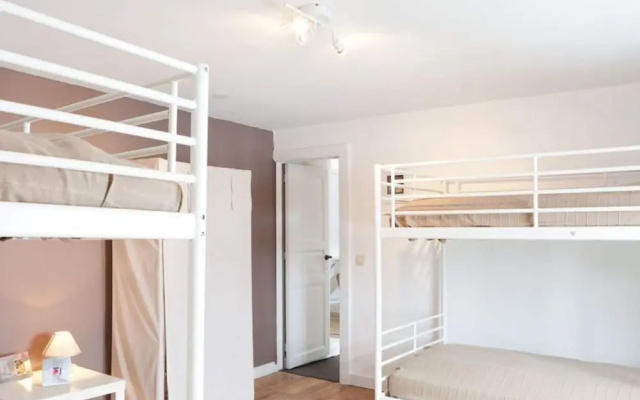 Attractive Holiday Home in Gerin Near Centre