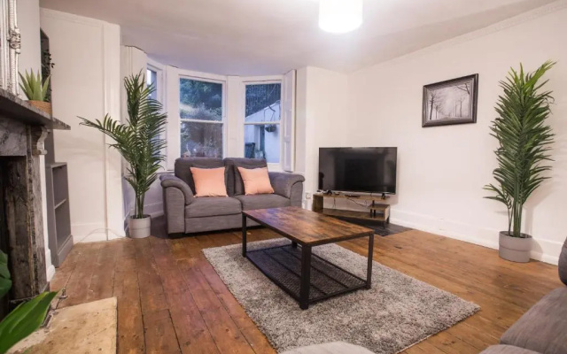 53 Pembroke Rd