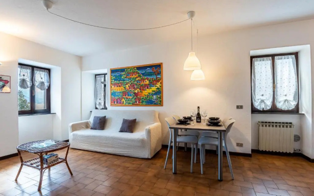 Apartment in a hamlet with lake view - Larihome A05
