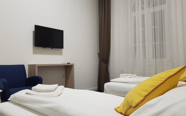 Hotel Story