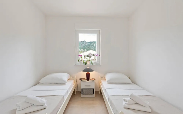Elegant Villa in Jasenice With Private Swimming Pool