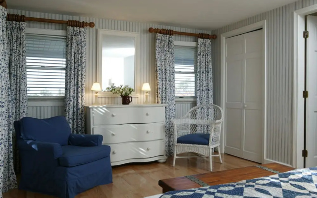 Menemsha Inn & Cottages