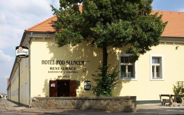 Hotel Pod Sluncem Тухловице вид на фасад