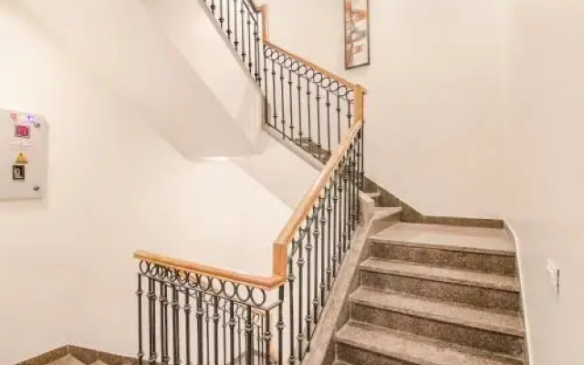 FabHotel Luxe Stayz 39