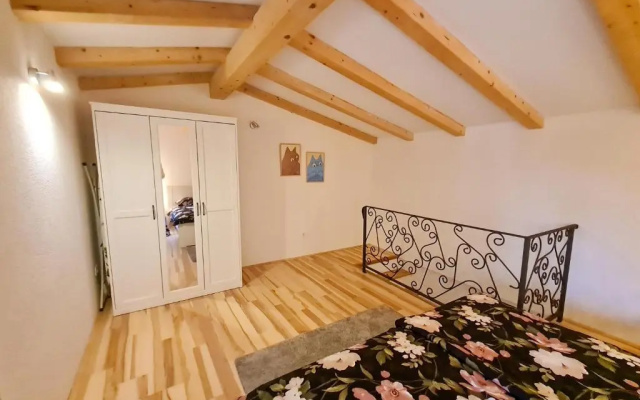 Sweet House and Apartment