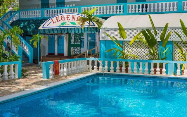 Отель Legends Beach Resort бассейн