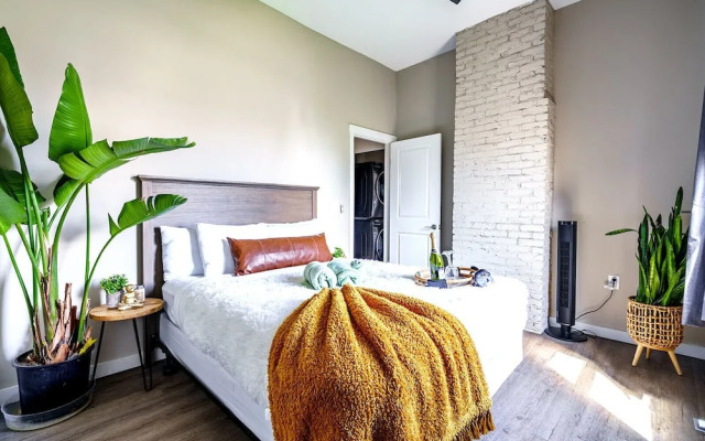 Jungle House Downtown Columbus – Modern Boutique Suites