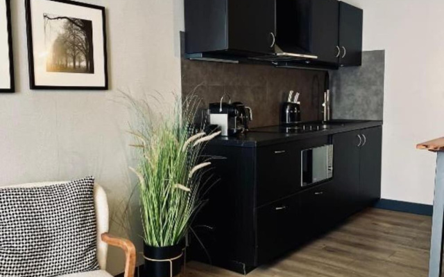 The Jade - Elegant Apartment With Balcony