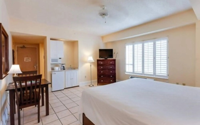 Naples Park Central Hotel