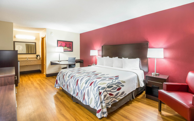 Red Roof Inn Clarksville