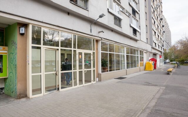 Отель Chlodna Silver Apartment Польша, Варшава - отзывы, цены и фото номеров - забронировать отель Chlodna Silver Apartment онлайн городской автобус