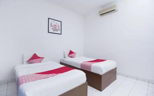 Super OYO 759 Hotel Dewi Sri