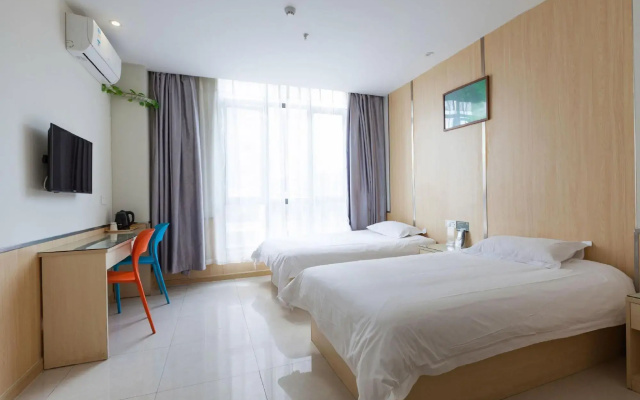 Yibai Liangpin Hotel (Shanghai Pudong Airport Store)