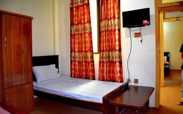 Yasin Holiday Hotel