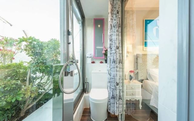 Sea View Apartment with Hot Tub & Sauna