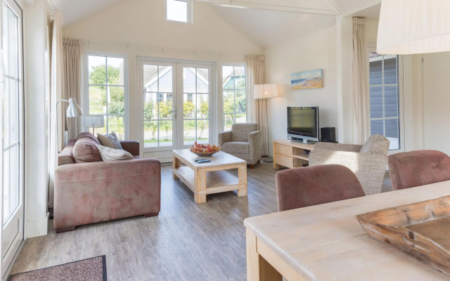 Luxurious, 2 Bathroom Holiday Home, 1,5 km From the Beach