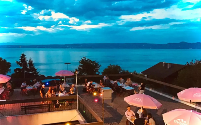 Côté Lac Hostel