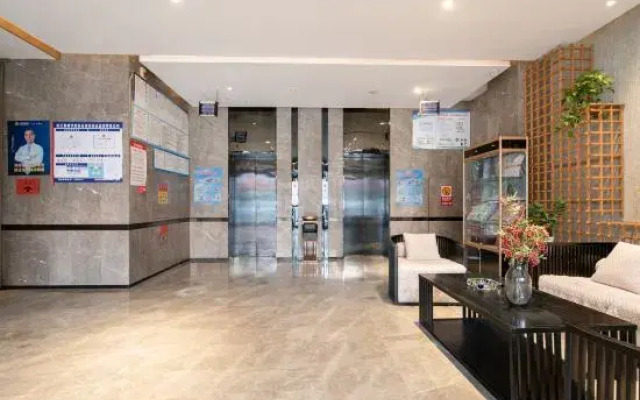 Huangchi Business Hotel