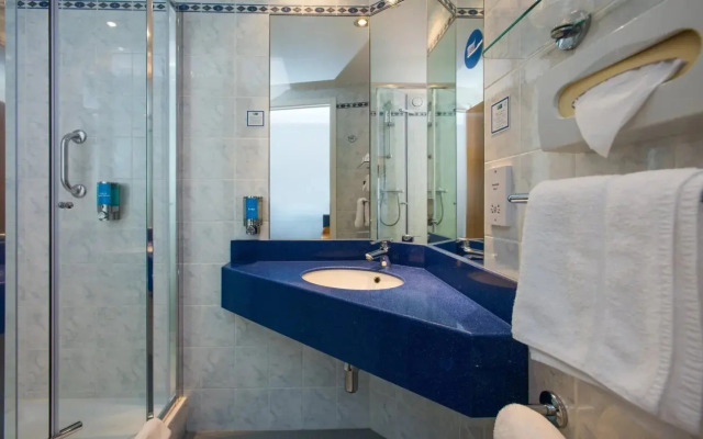 Holiday Inn Express Taunton East by IHG
