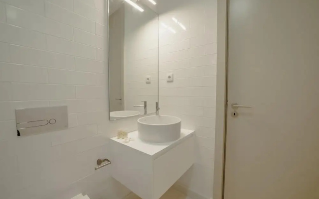Legacy Oporto Premium Apartment C by Vacationy