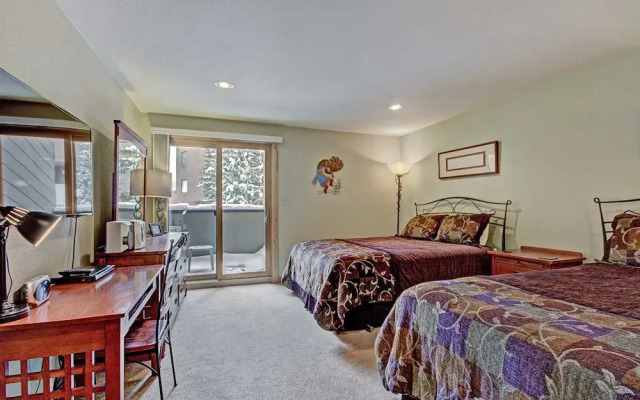 Beautiful Ski-In Ski-Out Condo, Great Location - CM244 by RedAwning
