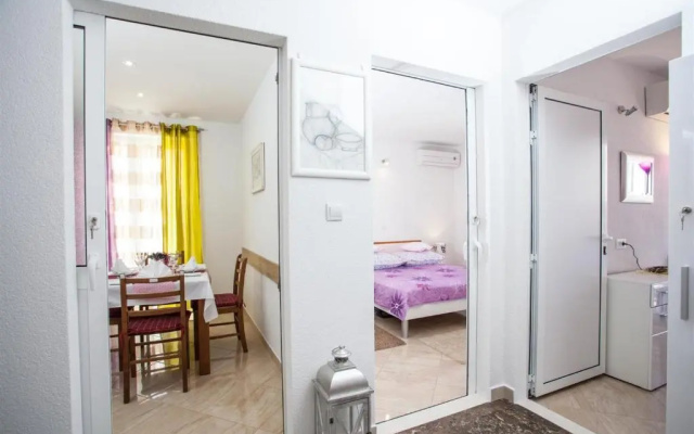 Apartment Rilka - 20m from the sea