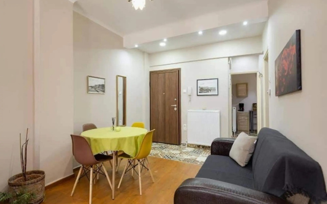 Private Pristine Balcony Home- Heart of the Center