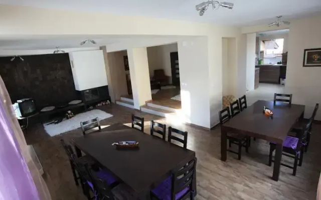 Ashkova House
