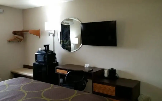 Super 8 Greenville