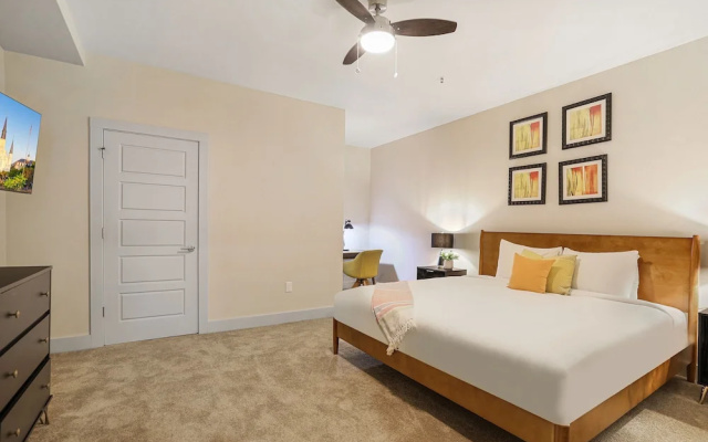 Peaceful Condo near Canal street