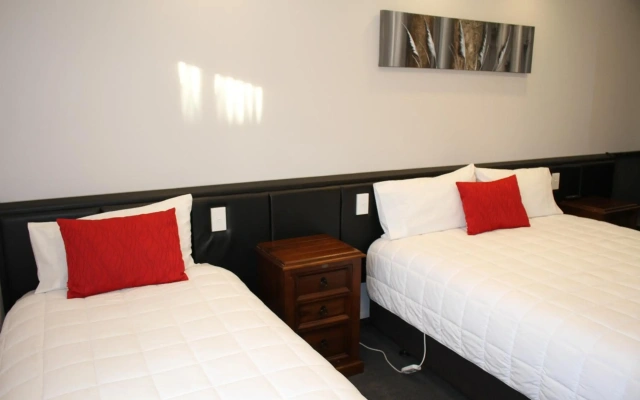 Birchwood Manor Motel
