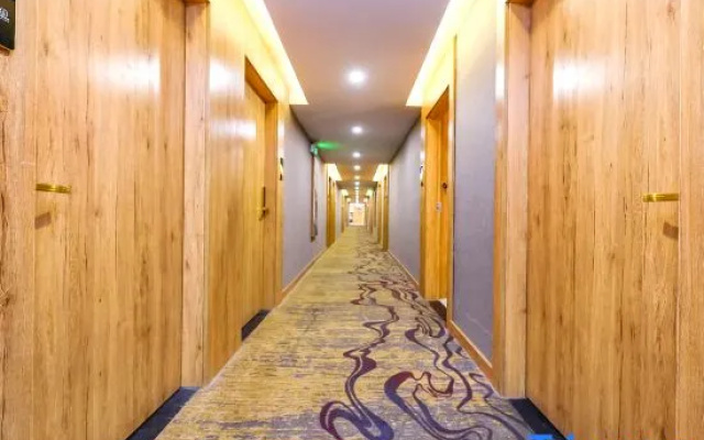 Zhuao Boutique Hotel (Chongqing Jinkai Avenue Yuanyang Light Rail Station Branch)