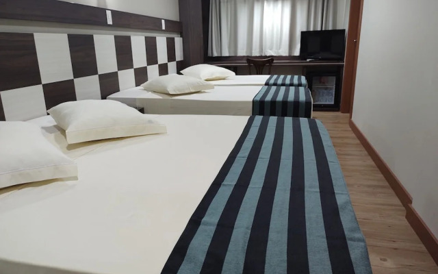 Hotel Maestro Express