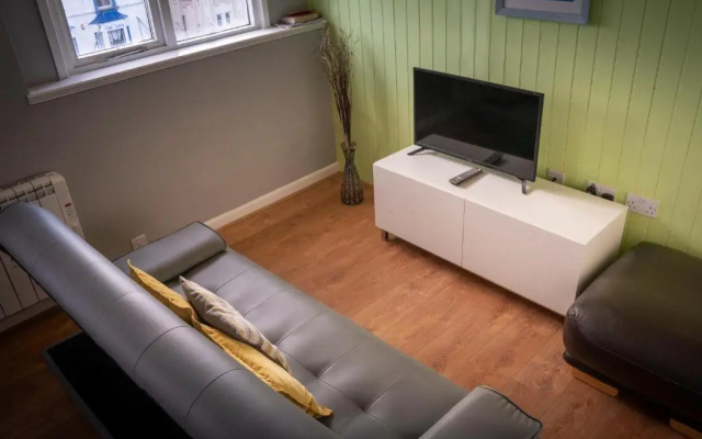 Apartment 4, Cornerhouse Apartments