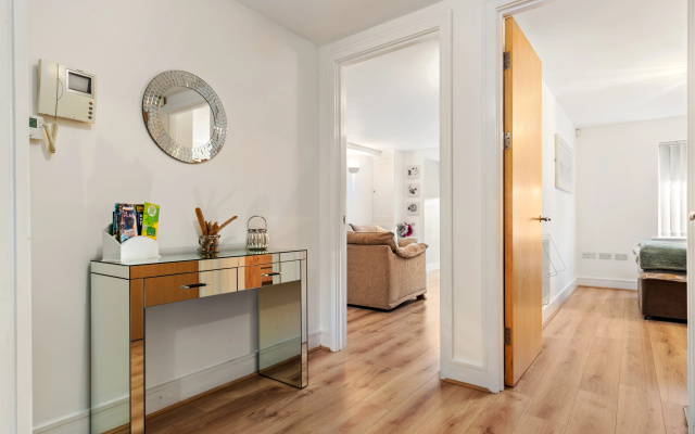 12 Rhodewood - Modern Apartment Close to Village and Beach