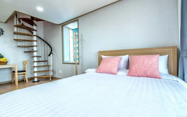 Seogwipo Jadam House Pension