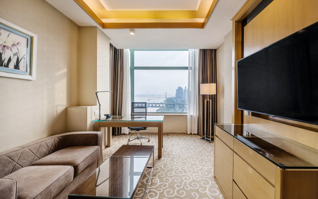 Holiday Inn Riverside Wuhan by IHG