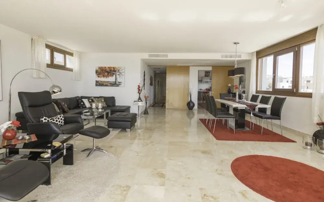 Great Penthouse Near Beach