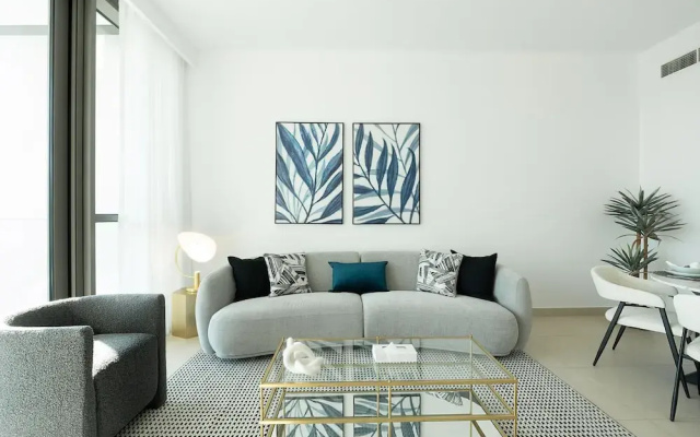 Downtown Escape Lush 2BR w Burj Khalifa View