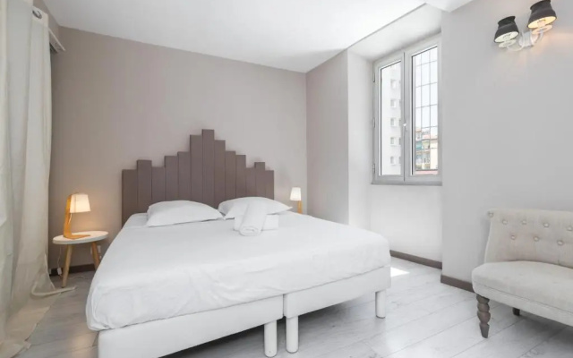 Amazing 3 Bdrs And Garden Place du Pin Parking !