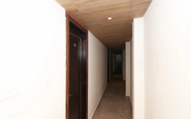 Capital O 22906 Hotel Riash