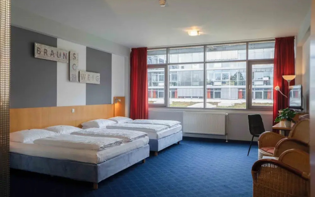 Отель Plaza Inn Braunschweig City Nord