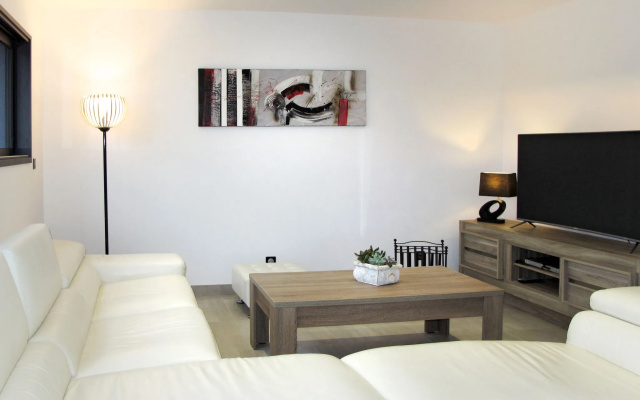 Pirou Beach (PIP402)