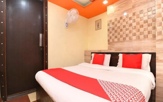 Oyo 35878 Hotel G Glossy